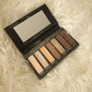 Younique Addiction Eyeshadow Pallet